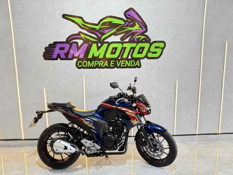 Yamaha Fazer FZ25 Capitã Marvel