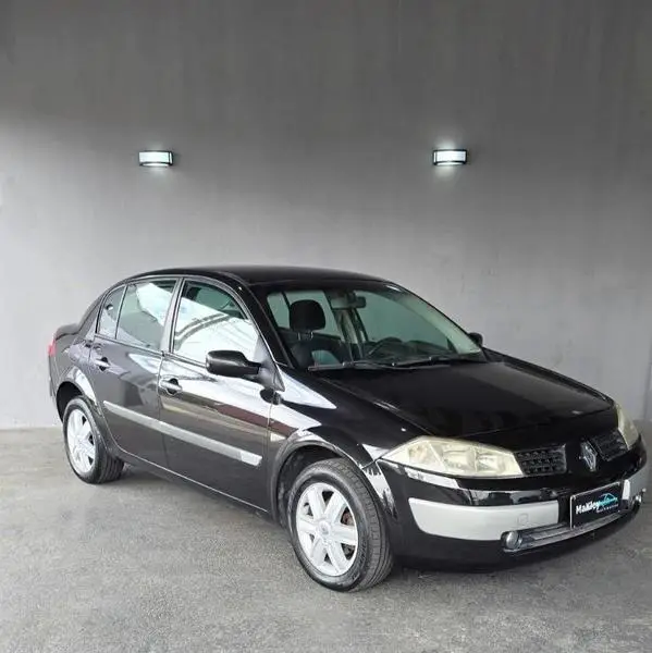 Carro Renault Megane Sedan 2009 Mégane Sedan Dynamique 2.0 16V (aut)