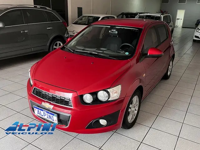 Carro Chevrolet Sonic 2014 Hatch LT 1.6