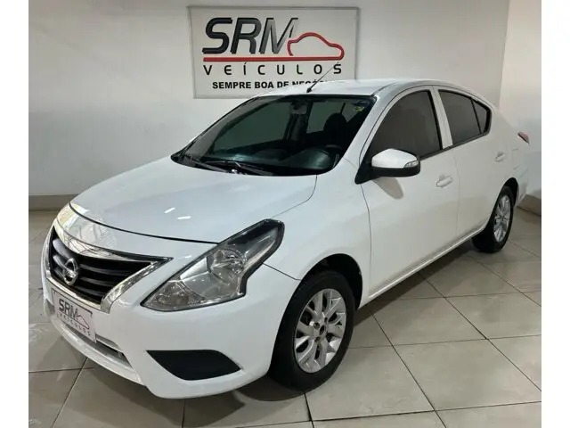 Nissan Versa 1.6 16V SV (Flex)