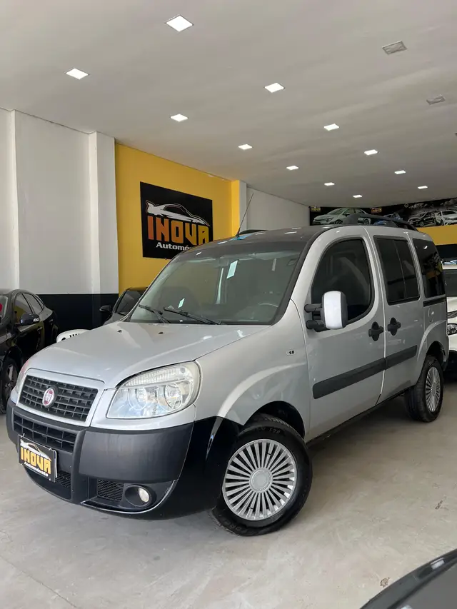 Carro Fiat Doblò 2015 Essence 1.8 16V (Flex)