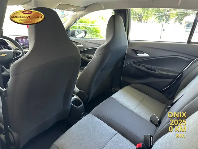 Carro Chevrolet Onix 2025 1.0