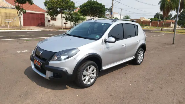 Carro Renault Sandero Stepway 2014 1.6 16V Hi-Flex (aut)