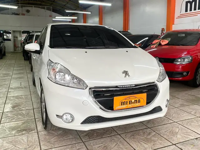 Carro Fiat Idea 2014 Attractive 1.4 8V (Flex)