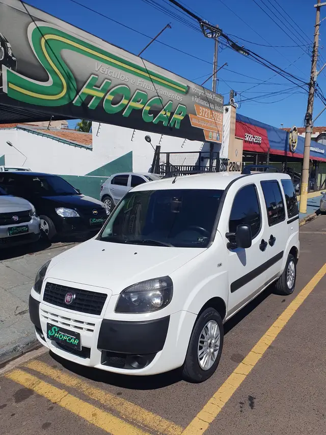 Carro Fiat Doblò 2019 Essence 1.8 5L (Flex)