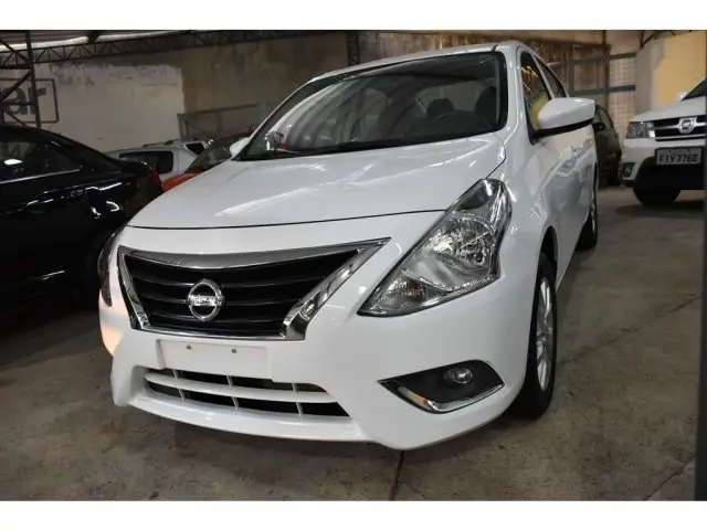 Nissan Versa 1.6 16V SV (Flex)