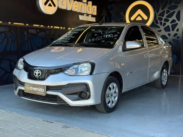 Toyota Etios Sedan X 1.5 (Flex)