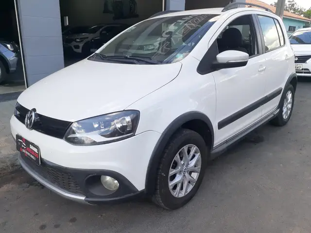 Carro Volkswagen CrossFox 2014 1.6 VHT (Flex)