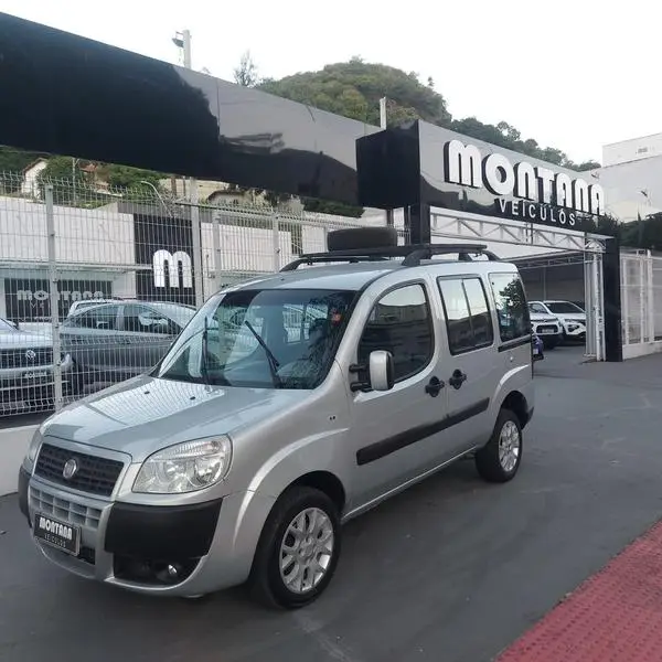 Carro Fiat Doblò 2012 Essence 1.8 16V (Flex)