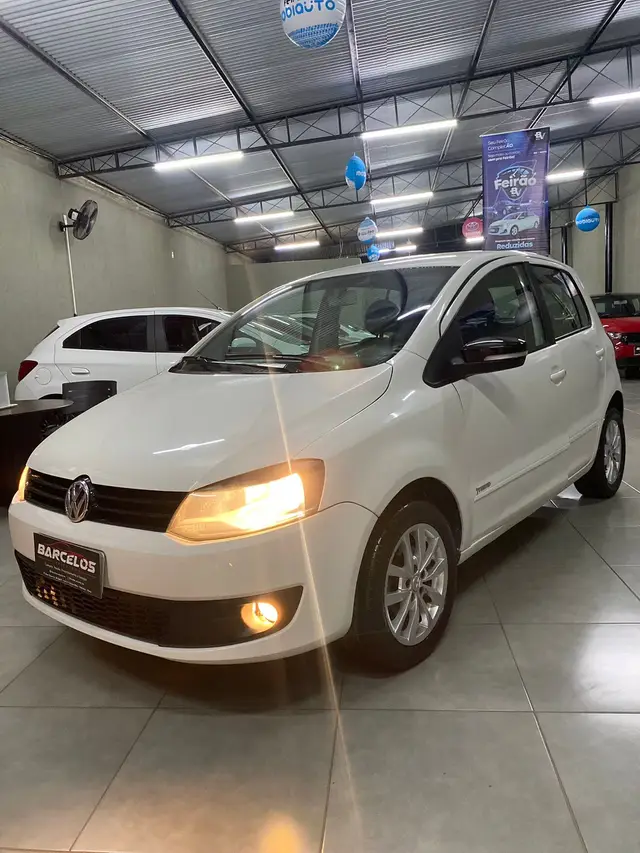 Carro Volkswagen Fox 2014 1.0 TEC (Flex) 4p