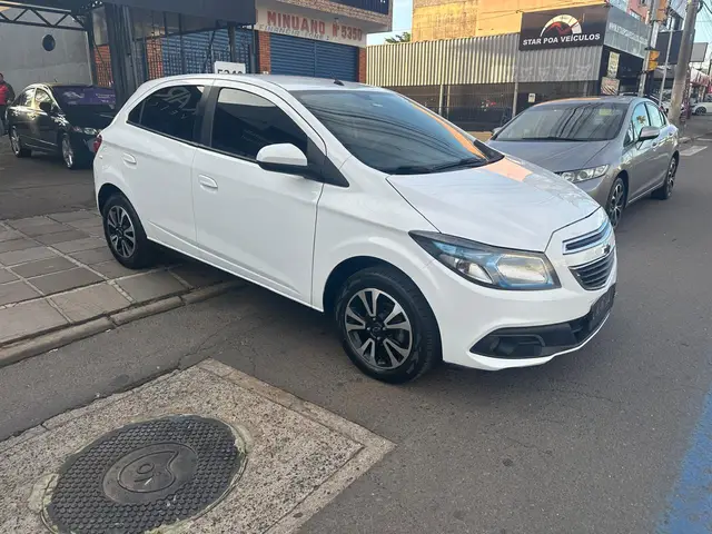 Carro Chevrolet Onix 2014 HATCH LTZ 1.4 8V FlexPower 5p Mec.