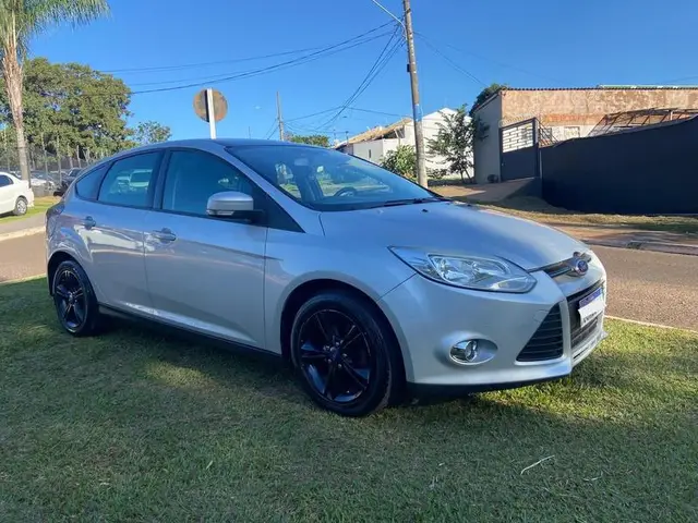 Carro Ford Focus Hatch 2015 SE 1.6 16V TiVCT