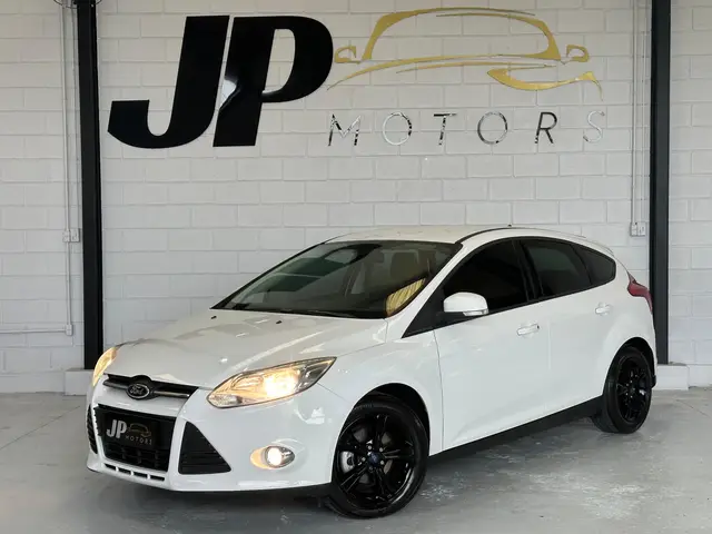 Carro Ford Focus Hatch 2015 SE 1.6 16V TiVCT PowerShift