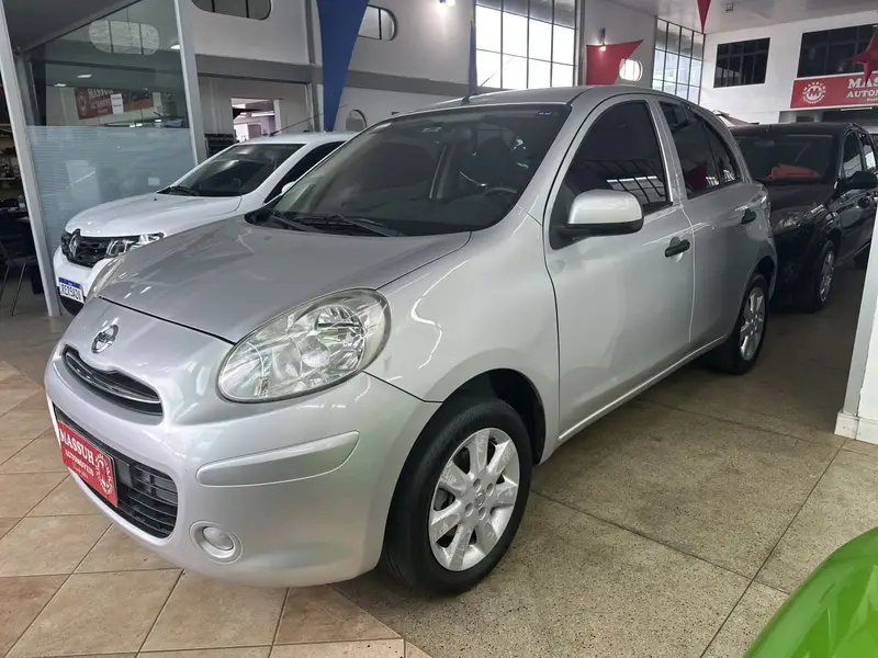 Nissan March 1.6 16V S (Flex)