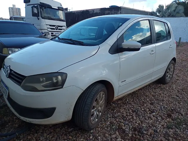 Carro Volkswagen Fox 2013 1.0 TEC (Flex) 4p