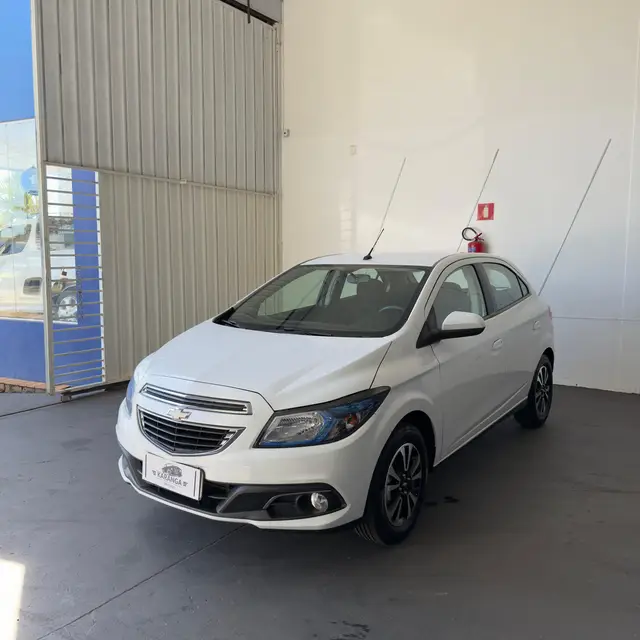 Carro Chevrolet Onix 2015 1.4 LTZ SPE/4 (Aut)
