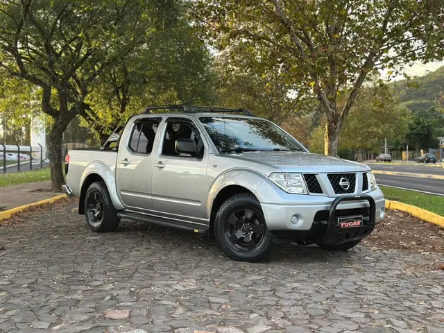Carro Nissan Frontier 2011 XE 4x2 2.5 16V (cab. dupla)