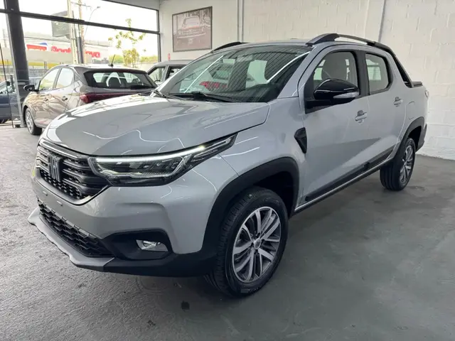 Carro Fiat Strada 2025 Volcano 1.3