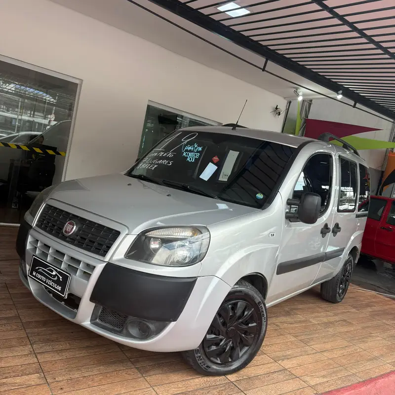 Fiat Doblò Essence 1.8 5L (Flex)