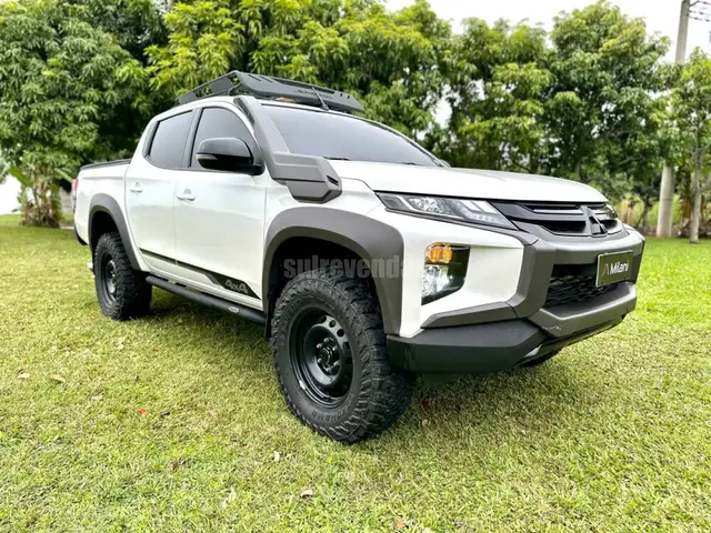 Carro Mitsubishi L200 Triton Savana 2024 HPE 2.4 Sertões