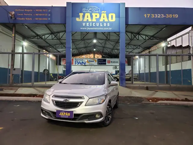 Carro Chevrolet Onix 2014 1.4 LTZ SPE/4 (Aut)