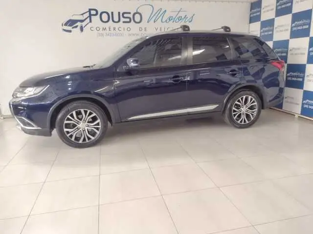 Carro Mitsubishi Outlander 2018 Comfort 2.0 16V (Aut)