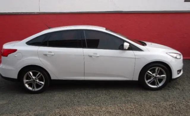 Carro Ford Focus Sedan 2016 SE 2.0 PowerShift
