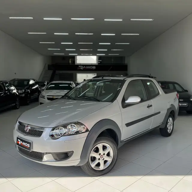 Carro Fiat Strada 2015 Trekking 1.6 16V (Flex) (Cabine Dupla)