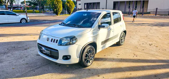 Carro Fiat Uno 2013 Sporting 1.4 8V (Flex) 4p