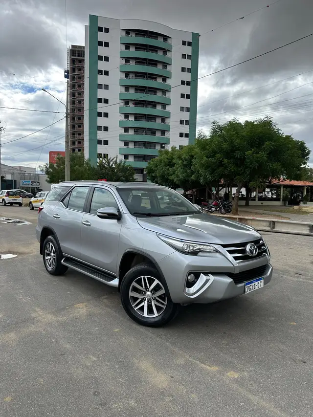Carro Toyota SW4 2017 2.8 TDI SRX 7L 4x4 (Aut)