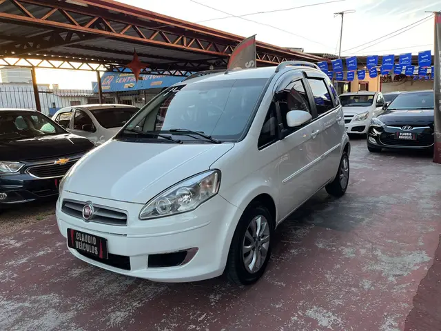 Carro Fiat Idea 2014 Attractive 1.4 8V (Flex)