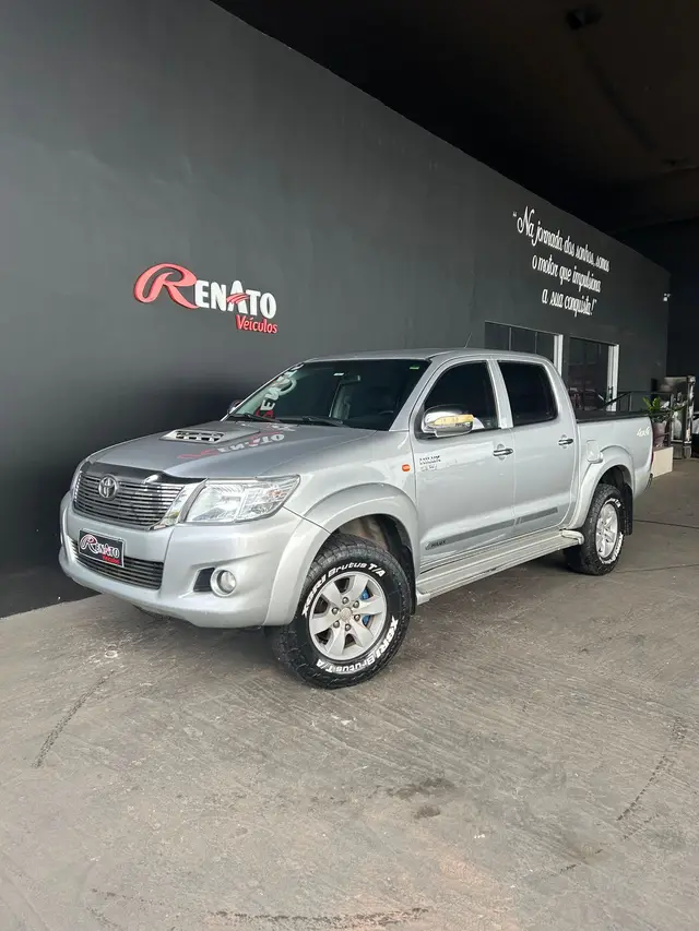 Carro Toyota Hilux Cabine Dupla 2014 Hilux 2.7 SR CD 4x2 (Flex) (Aut)