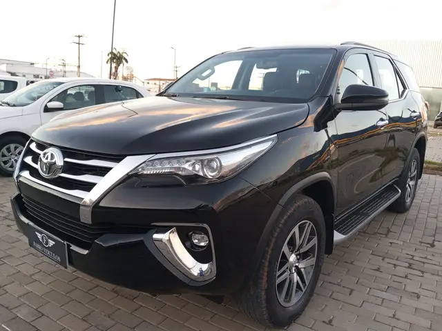 Carro Toyota SW4 2019 2.8 TDI SRX 7L 4x4 (Aut) (Diesel)