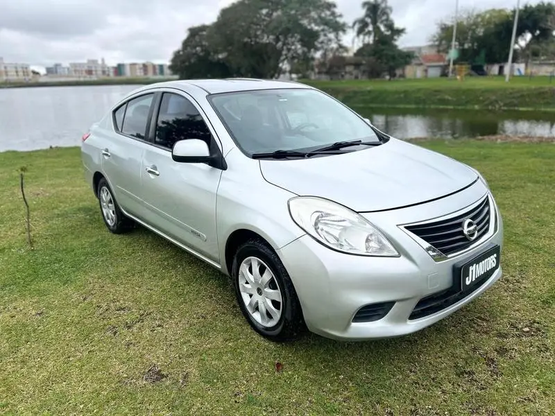 Nissan Versa 1.6 16V SV (Flex)
