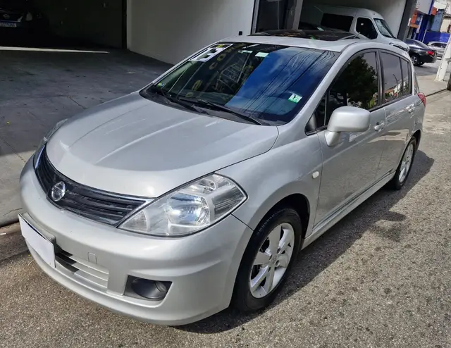 Carro Nissan Tiida 2013 SL 1.8 (flex)