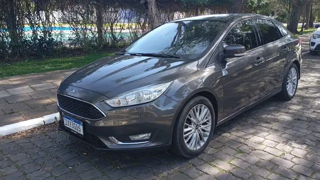 Carro Ford Focus Sedan 2017 SE Plus 2.0 PowerShift