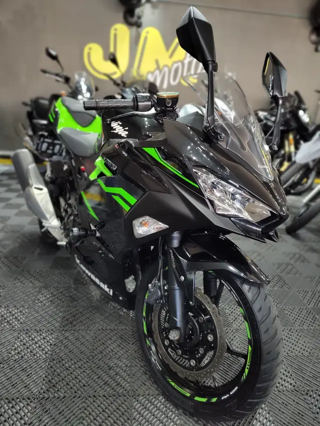 Moto Kawasaki Ninja 2020 400