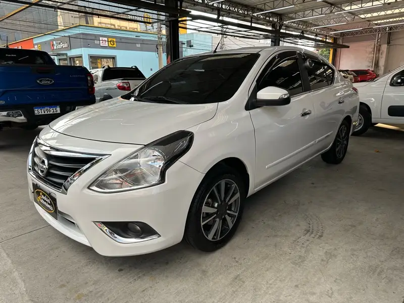 Nissan Versa 1.6 16V Unique CVT (Flex)