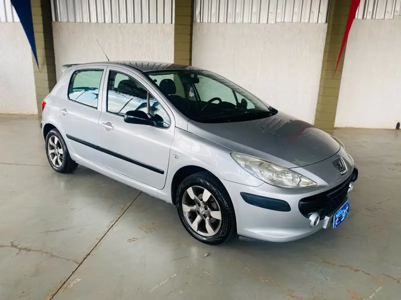 Peugeot 307 Hatch. Presence 1.6 16V (flex)