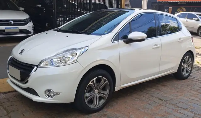 Carro Peugeot 208 2014 Griffe 1.6 16V (Flex) (Aut)