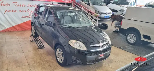 Carro Fiat Palio 2013 Attractive 1.4 8V (Flex)