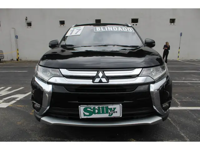 Carro Mitsubishi Outlander 2017 2.2 DI-D Mid 4WD