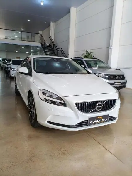 Carro Volvo V40 Momentum 2019 V40 2.0 T4 Momentum