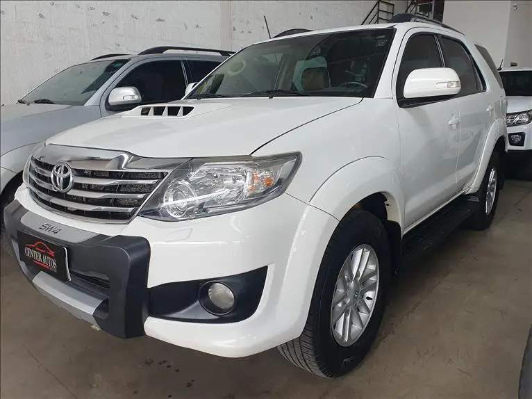 Toyota Hilux SW4 SRV 3.0 TDI 4X4 (5 Lugares)