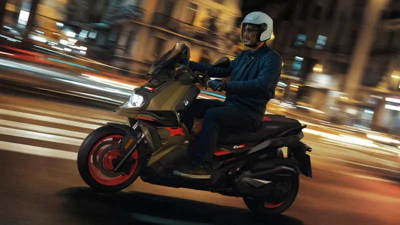 Scooter mais cara do Brasil, BMW C 400 X ganha nova cor e painel digital de série