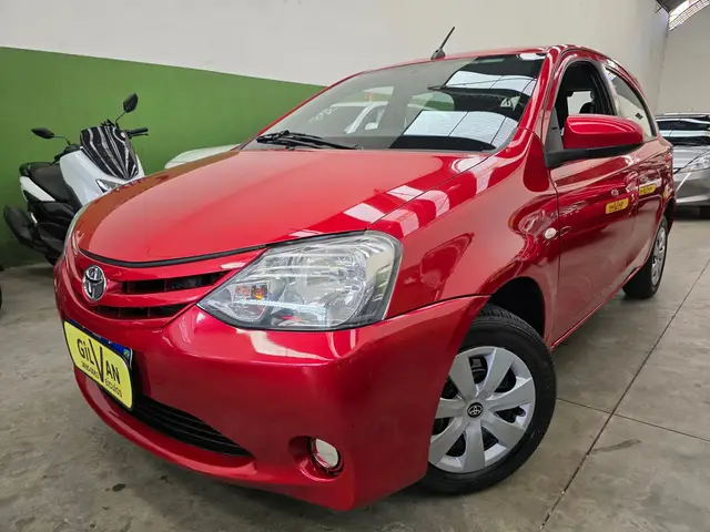 Carro Toyota Etios Sedan 2017 XS 1.5 (Aut) (Flex)