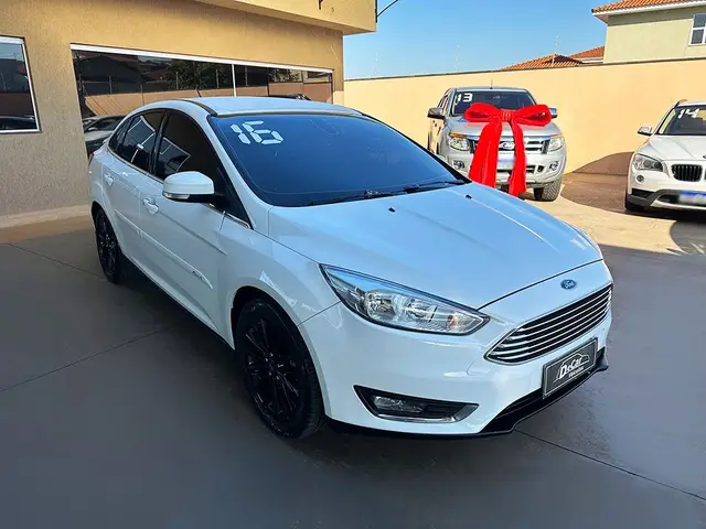 Carro Ford Focus Hatch 2016 Titanium 2.0 PowerShift
