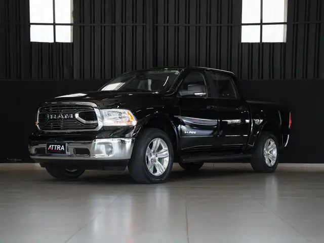 Carro RAM Classic 2023 Laramie 5.7