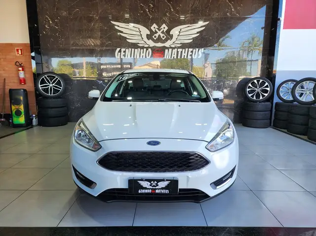 Carro Ford Focus Hatch 2018 SE 2.0 PowerShift