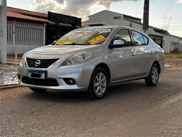 Carro Nissan Versa 2013 1.6 16V SL (Flex)